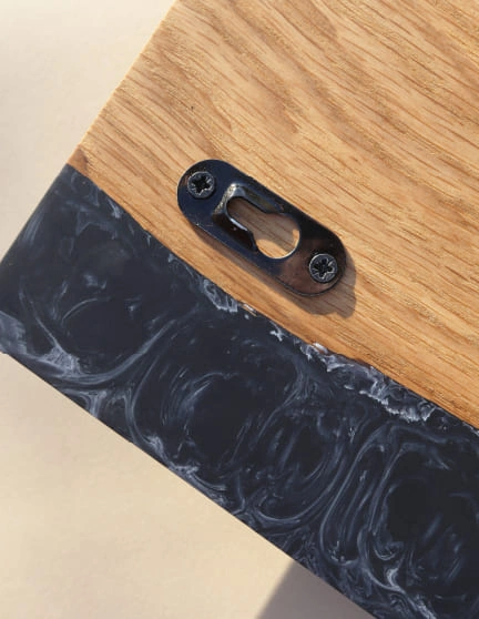 décapsuleur mural bois résine noir volutes